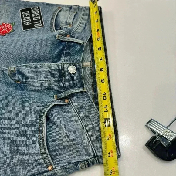 Pacsun patched girlfriend jeans, patches, distressed, raw hem. Size 24 - Picture 6 of 16
